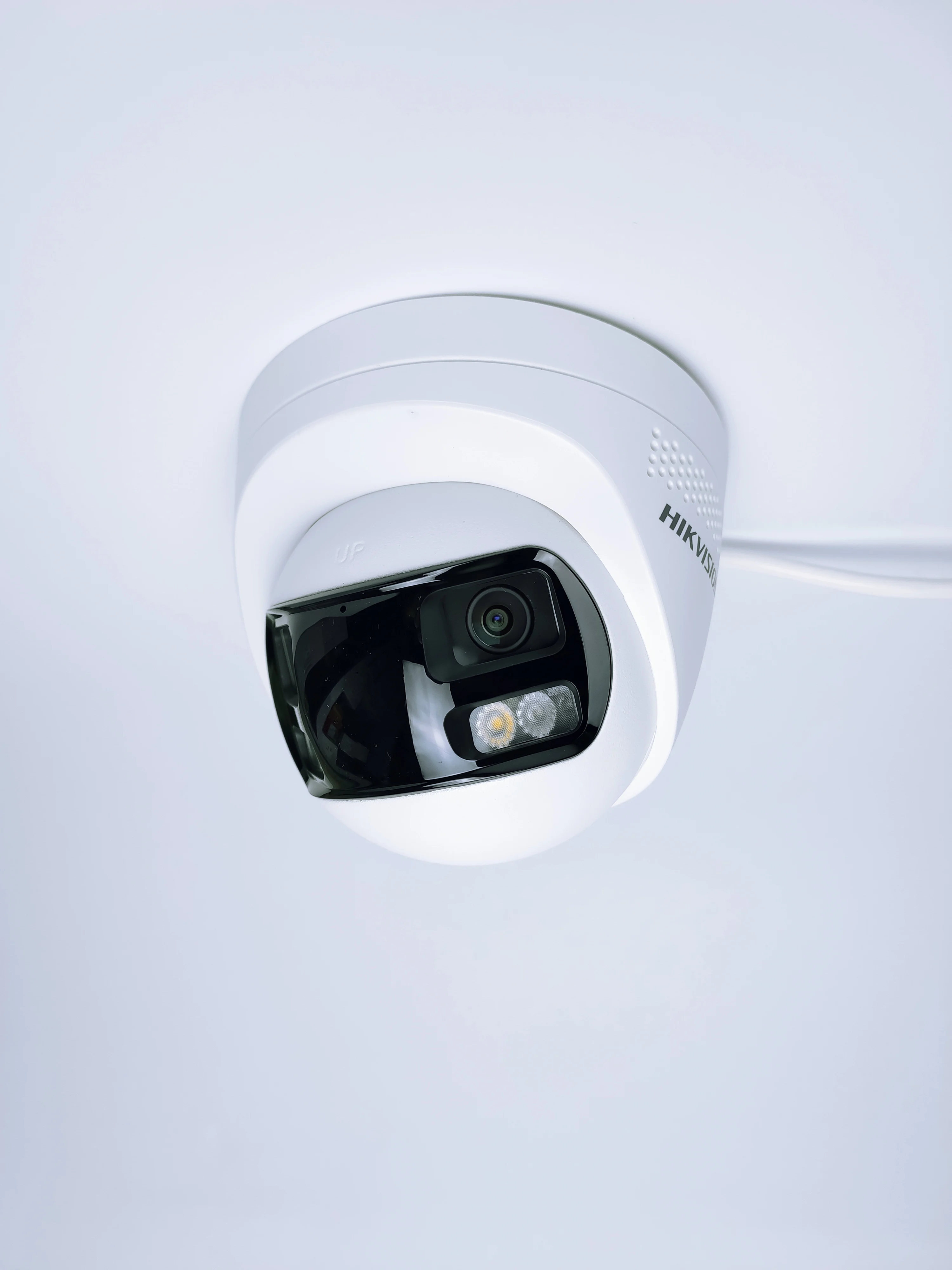 كاميرا Hikvision DS-2CD1383G2P-LIUF/SL 8MP بعدسة م...