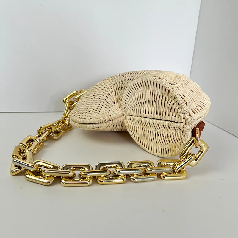 2022Conch Shell Solid Color Rattan Special Metal Chain Shoulder Versatile Casual Seaside Straw Bags for Women Luxury Designer