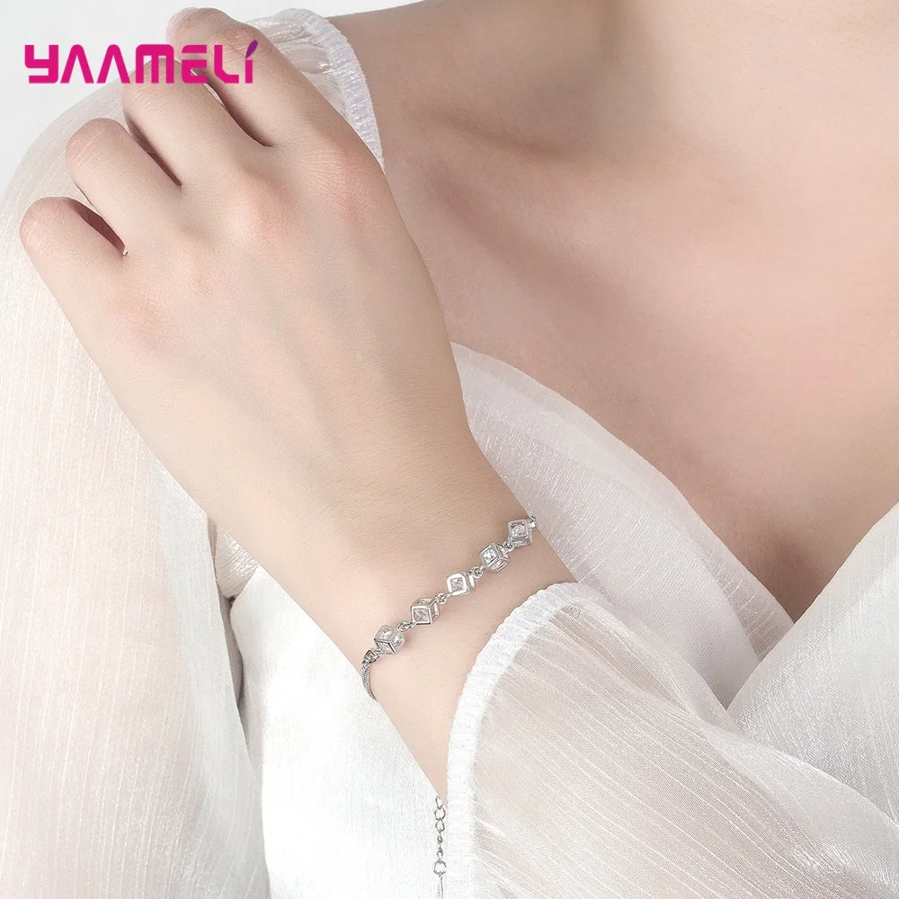 Ŭ    ȭƮ ť  ť  ͽٴ ü ,   