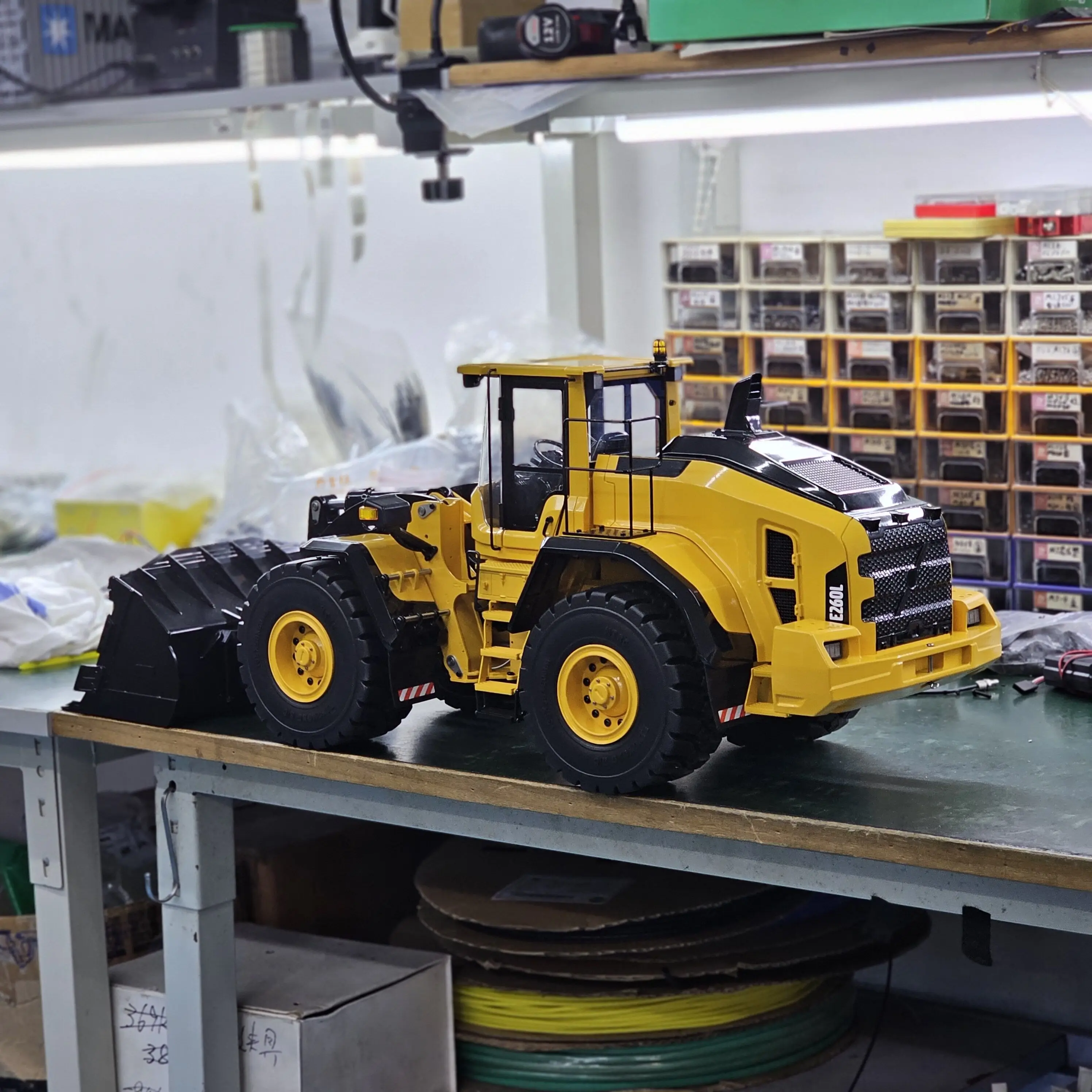RTR E260L RC Hydraulic Loader 1/14 Radio Control Metal Heavy Duty Machine Car Construction Vehicle Quick Coupler Light Sound Toy 2