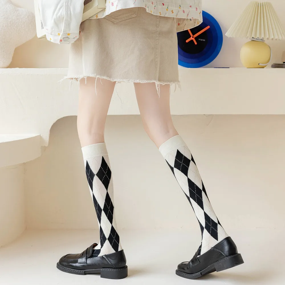 Kühlen Japanischen Baumwolle Frauen Knie Hohe Socken Plaid Damen Mädchen Schule Party Straße Tanzen Knie Warme Socken Für Frauen Dropshipping – Detail 5