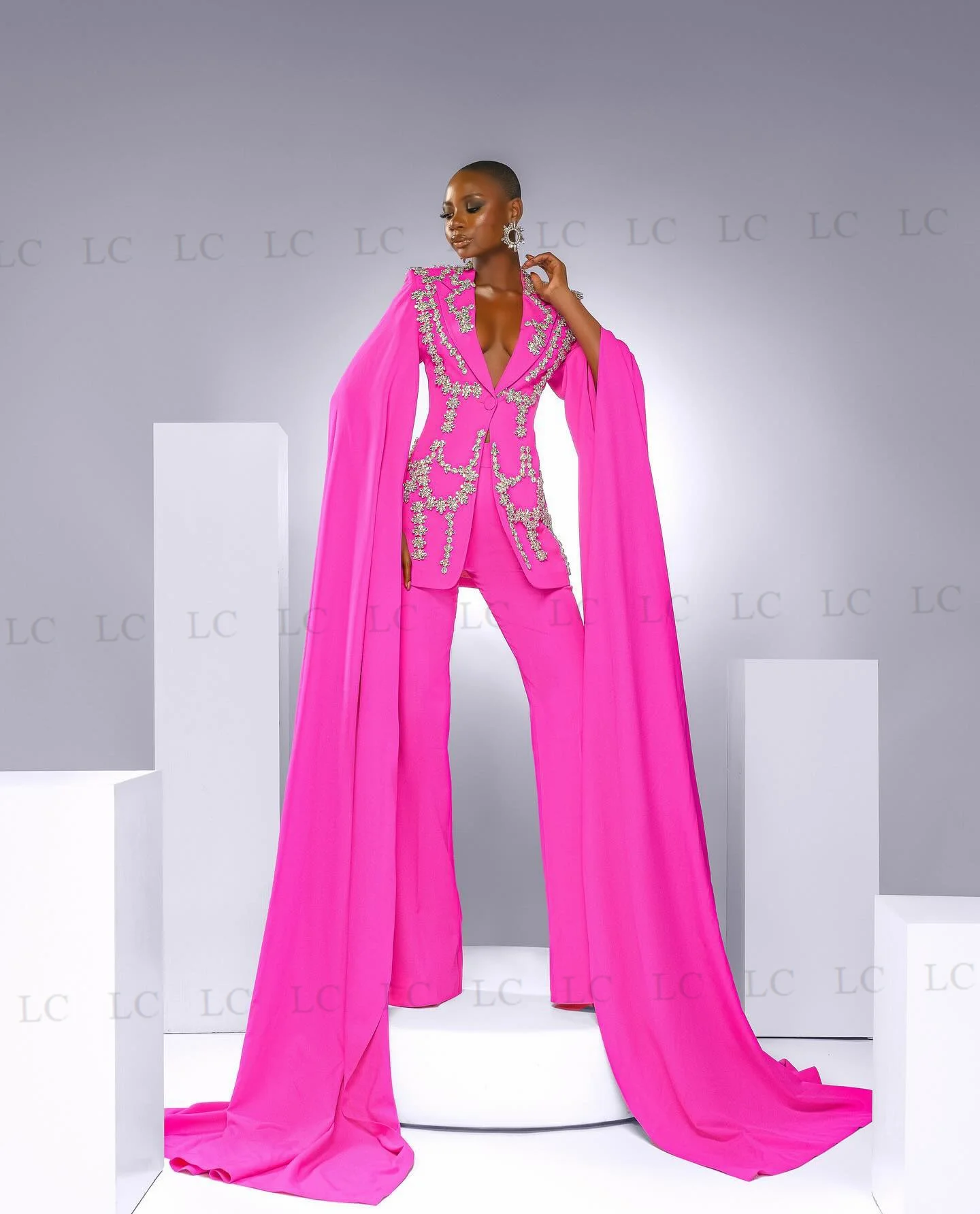 

Rose Pink Diamonds Slim Beads One Button Women Suits 2 Pieces Blazer Pants Peaked Lapel Tuxedo Prom Slim Plus Size Costume Homme