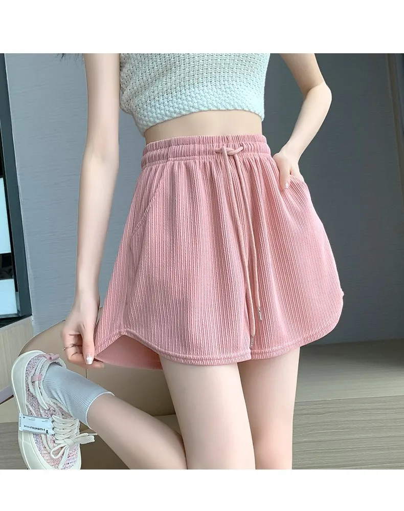 New women's sports shorts with high-waisted slim pants, casual wide-leg, loose and slim in an A-shape.