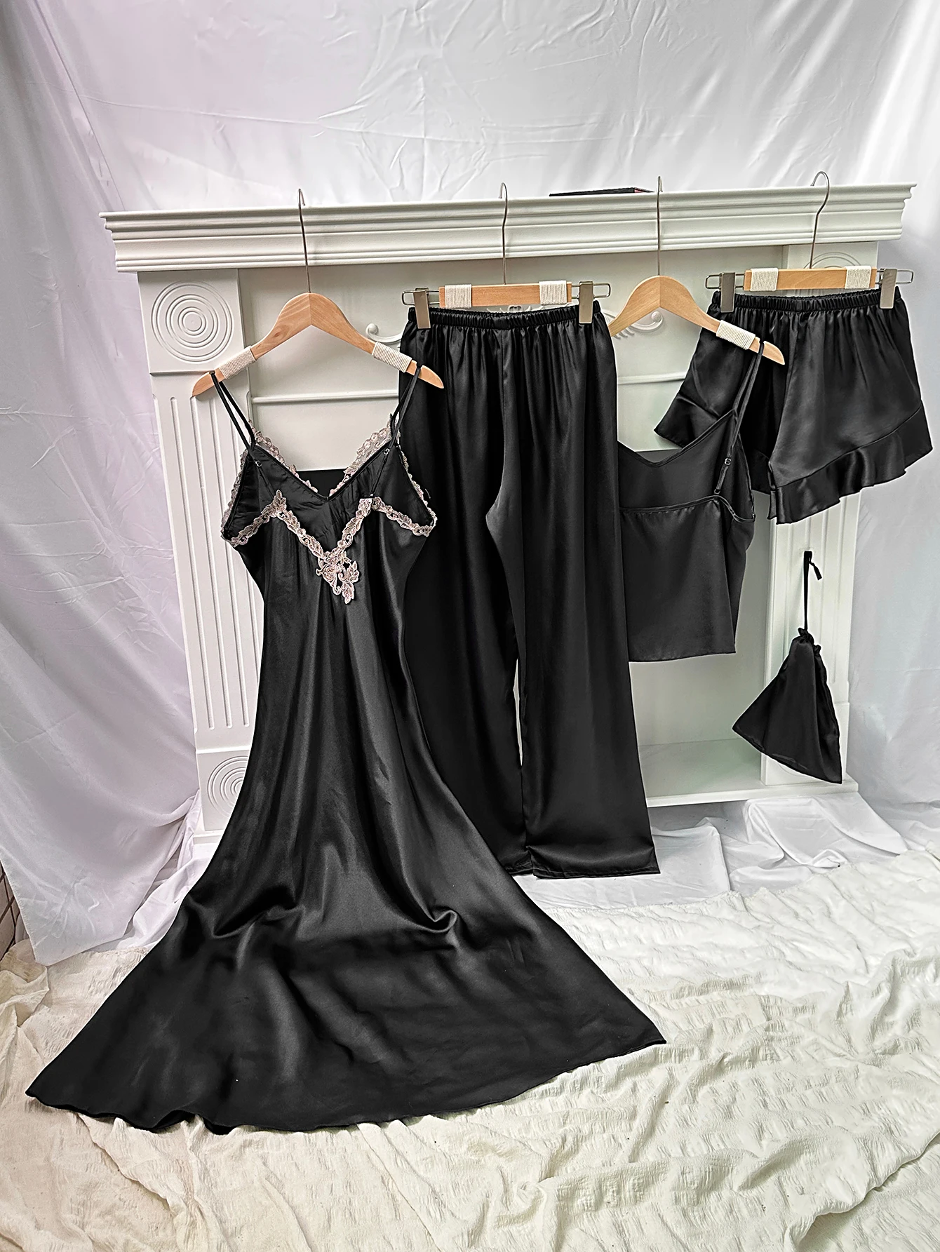 Set da notte in raso - Dettaglio