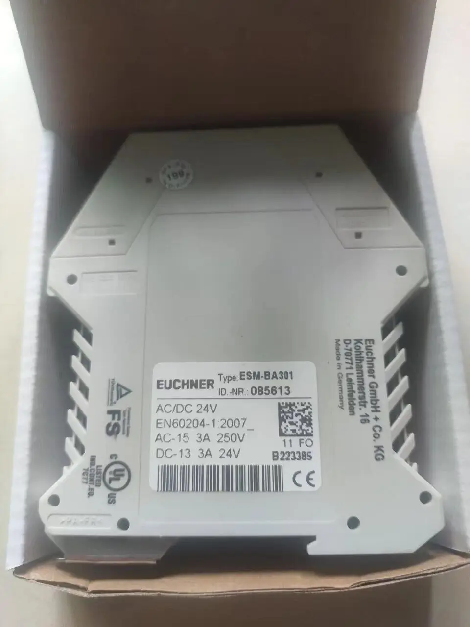 

1 PCS EUCHNER 085613 ESM-BA301 Safety Relay
