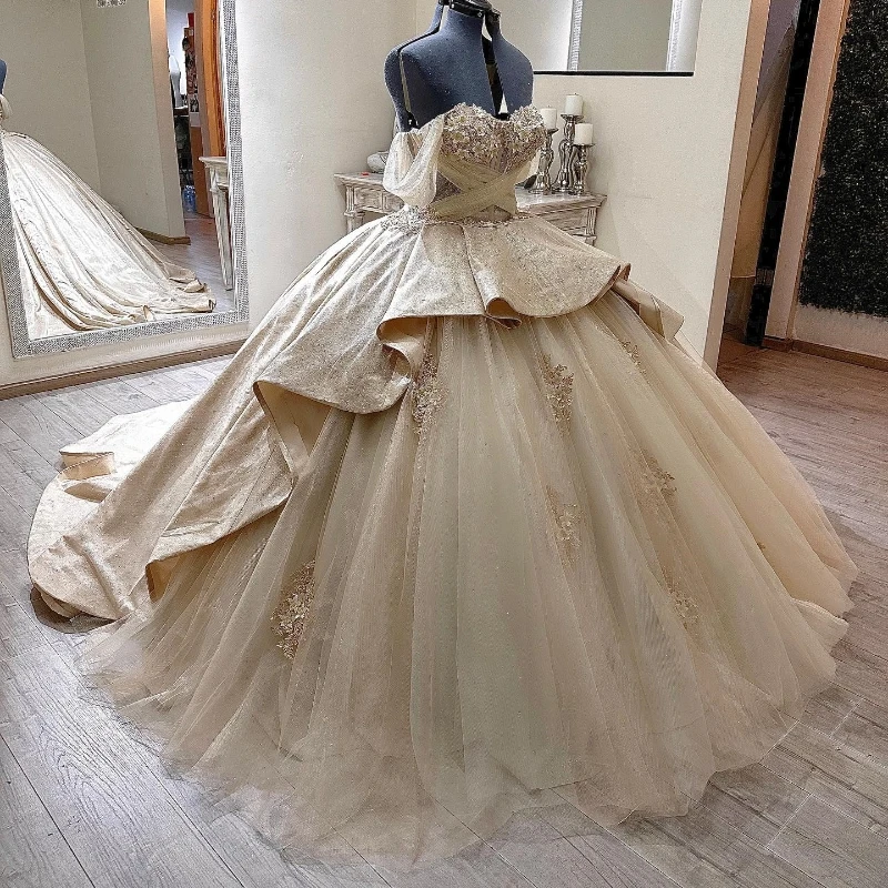 

Light Champagne Sparkly Princess Off Shoulder Quinceanera Dresses Lace Applique Beads Tull Sweet 16 Ball Gown Vestidos 15 De
