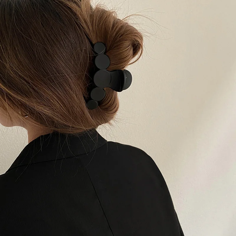 Рисунок 4 - Женские крупные заколки для волос