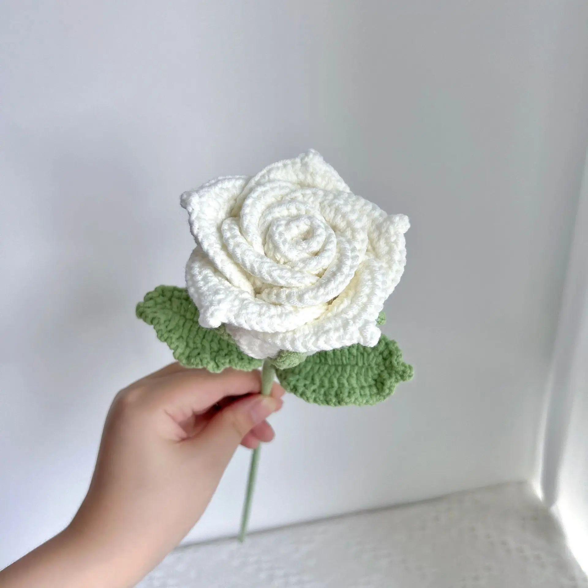 Gehäkelter Rosenstrauß Liebliche Gewebte Blume Künstliche Rose Valentinstagsgeschenk Heimdekoration – Detail 11