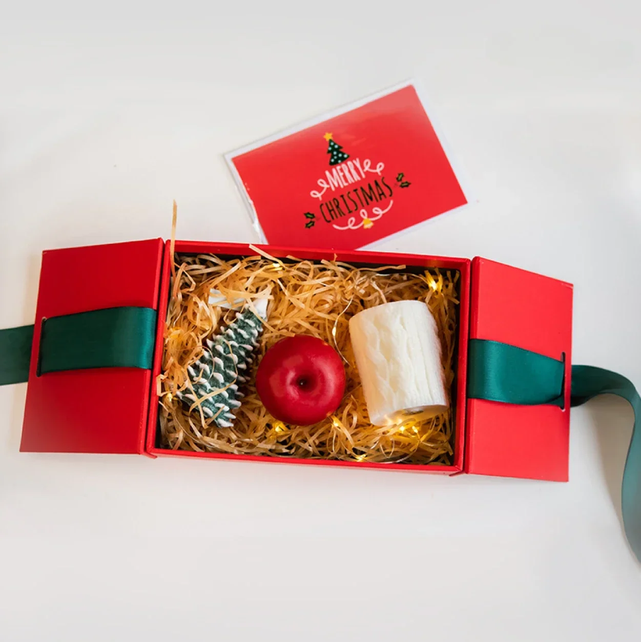 

Handmade Aromatherapy Candle Red Green White Apple Christmas Tree Woolen Pillar Three Piece Gift Box Set