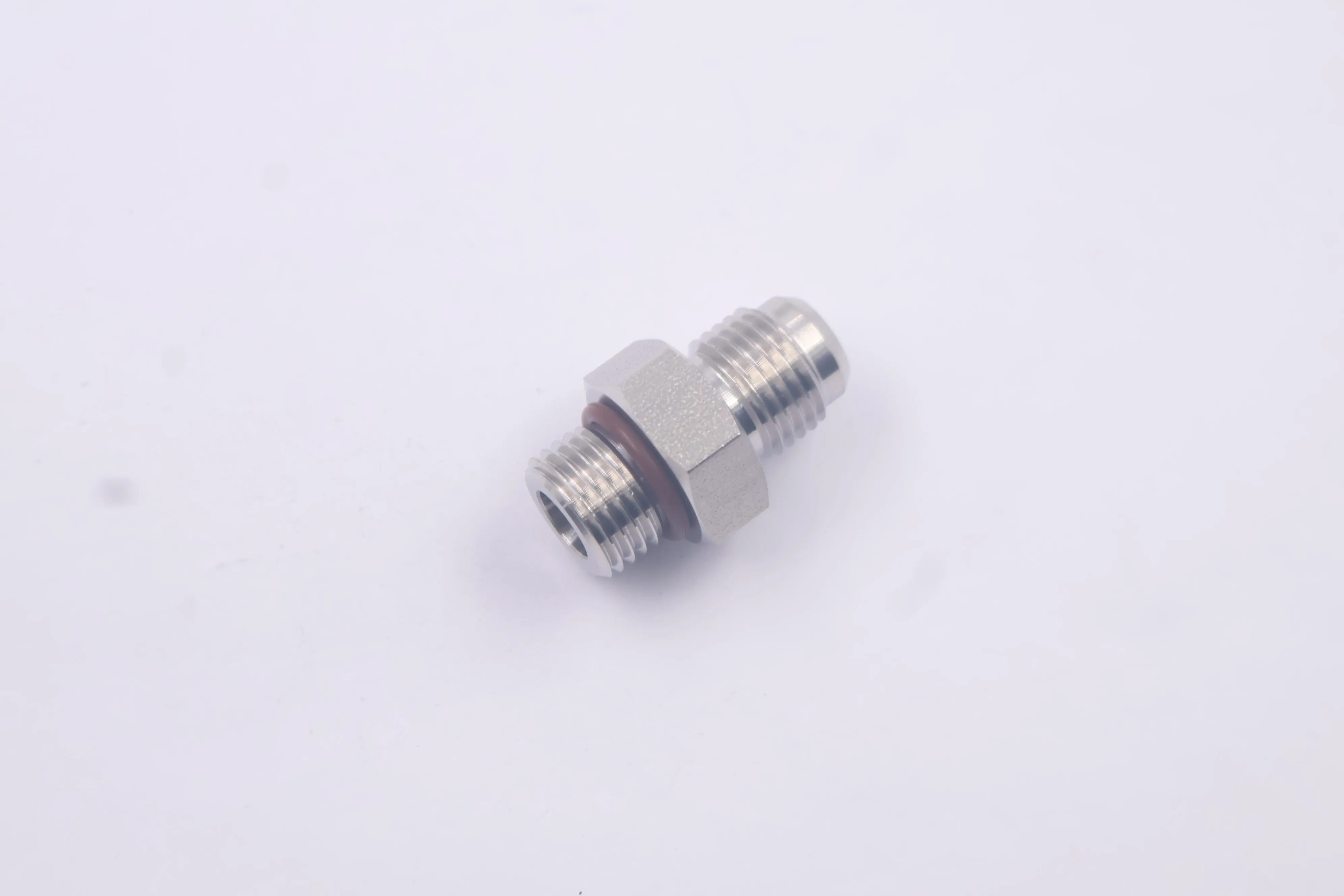 SS-4-SAE-1-4AN, Stainless Steel Pipe Fitting, Adapter, 7/16-20 Male JIC Thread x 1/4 in. Mal