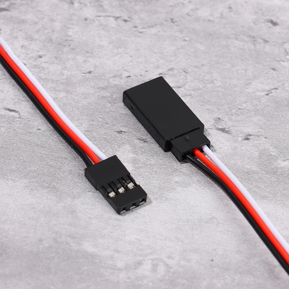 Batteries drones extra 3.7V 100mAh présentées en rangée avec leurs couleurs vives pour quadricoptères