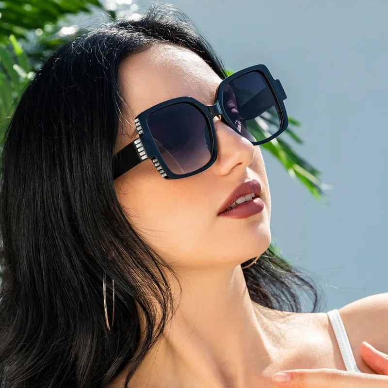 

New Diamond-encrusted Sunglasses Women Europe and The United States Trend Large Frame Sunglasses Gradually Change Color