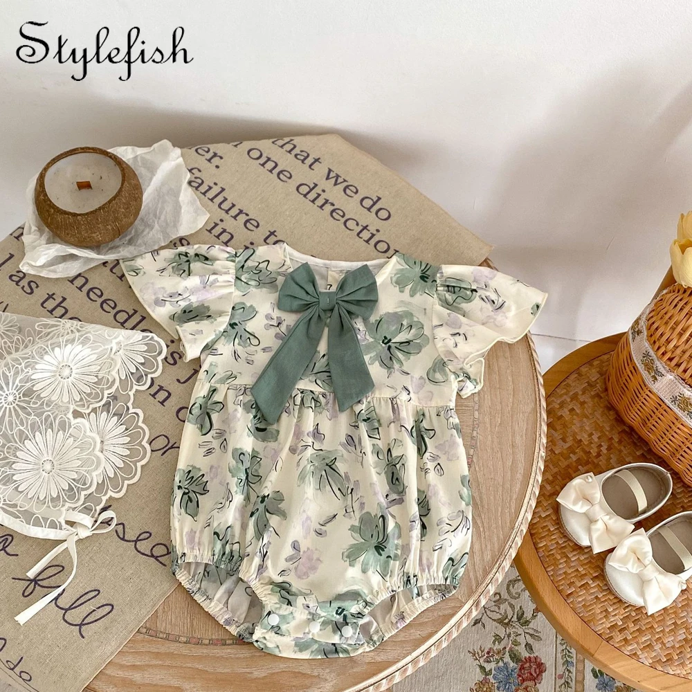 

Летний новый модный и милый комбинезон для маленьких девочек с бантом и летящими рукавами в виде сердечек и треугольников