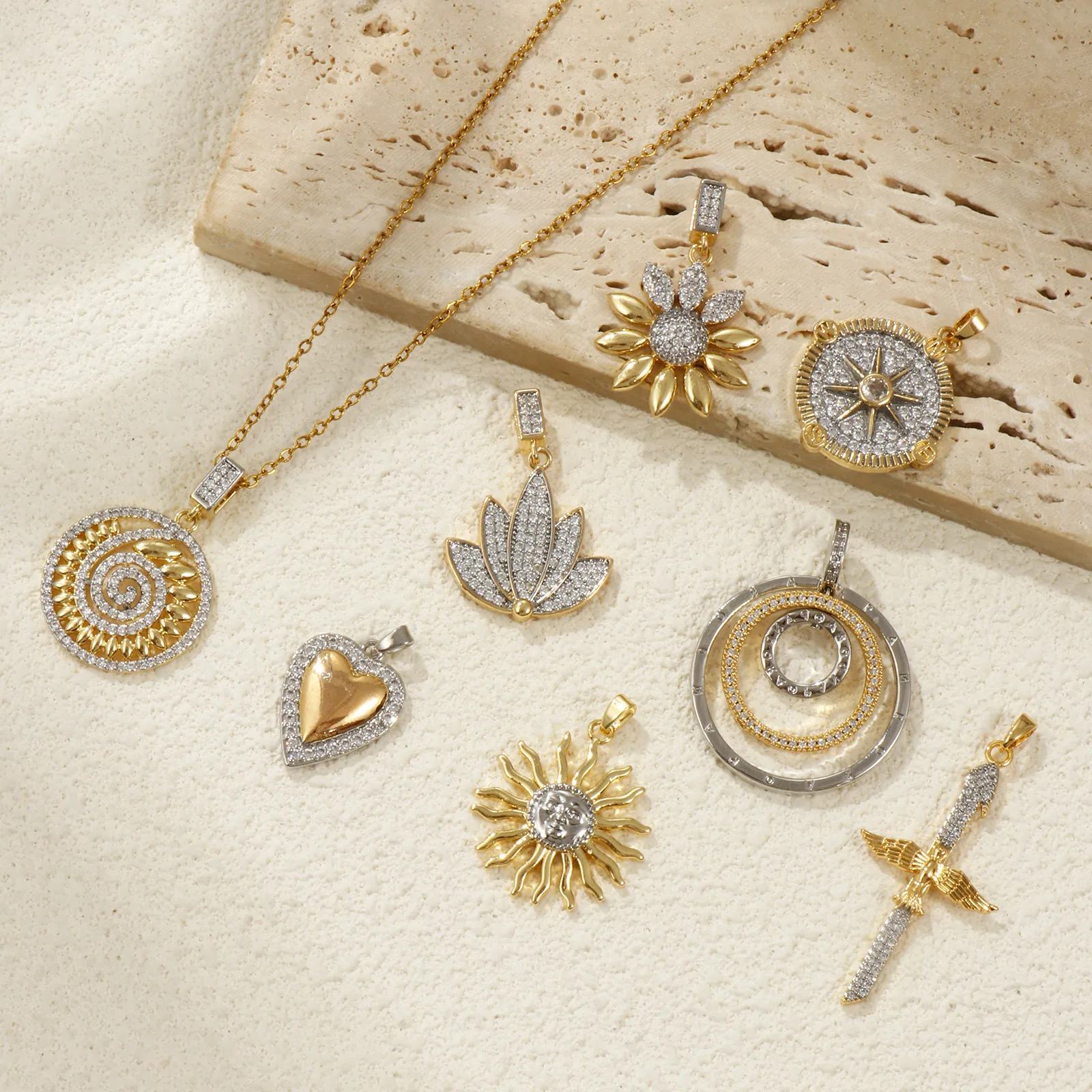 1 Stück Messinganhänger, 18 Karat vergoldet, Sonnenblumenstern, Mikropavé-Fassung mit klaren Zirkonia, zum Selbermachen von Halsketten und Schmuck_voghion.com