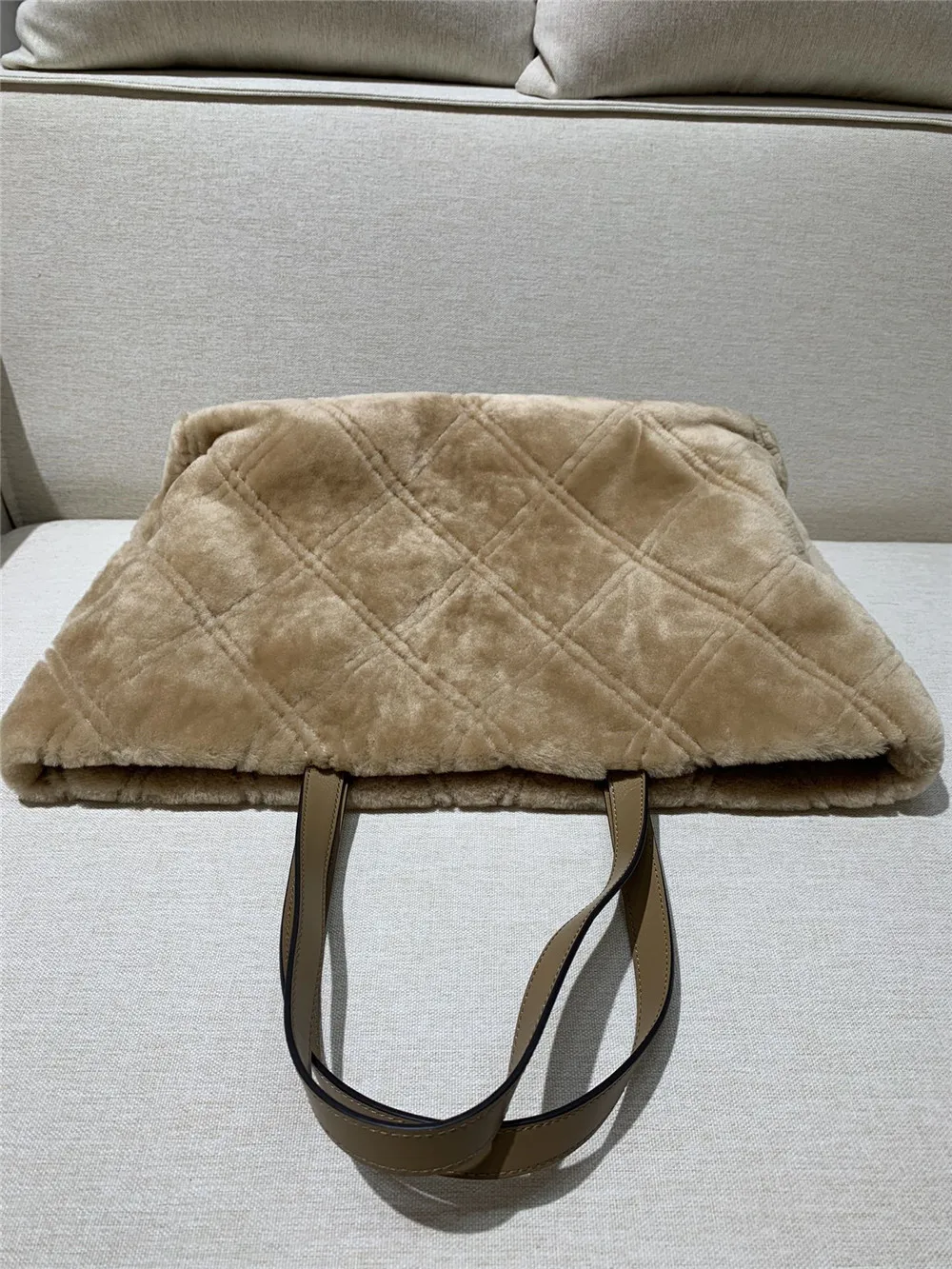 High Quality Women's Lamb's Wool Handbag Large Capacity Retro Shoulder Bag 4
