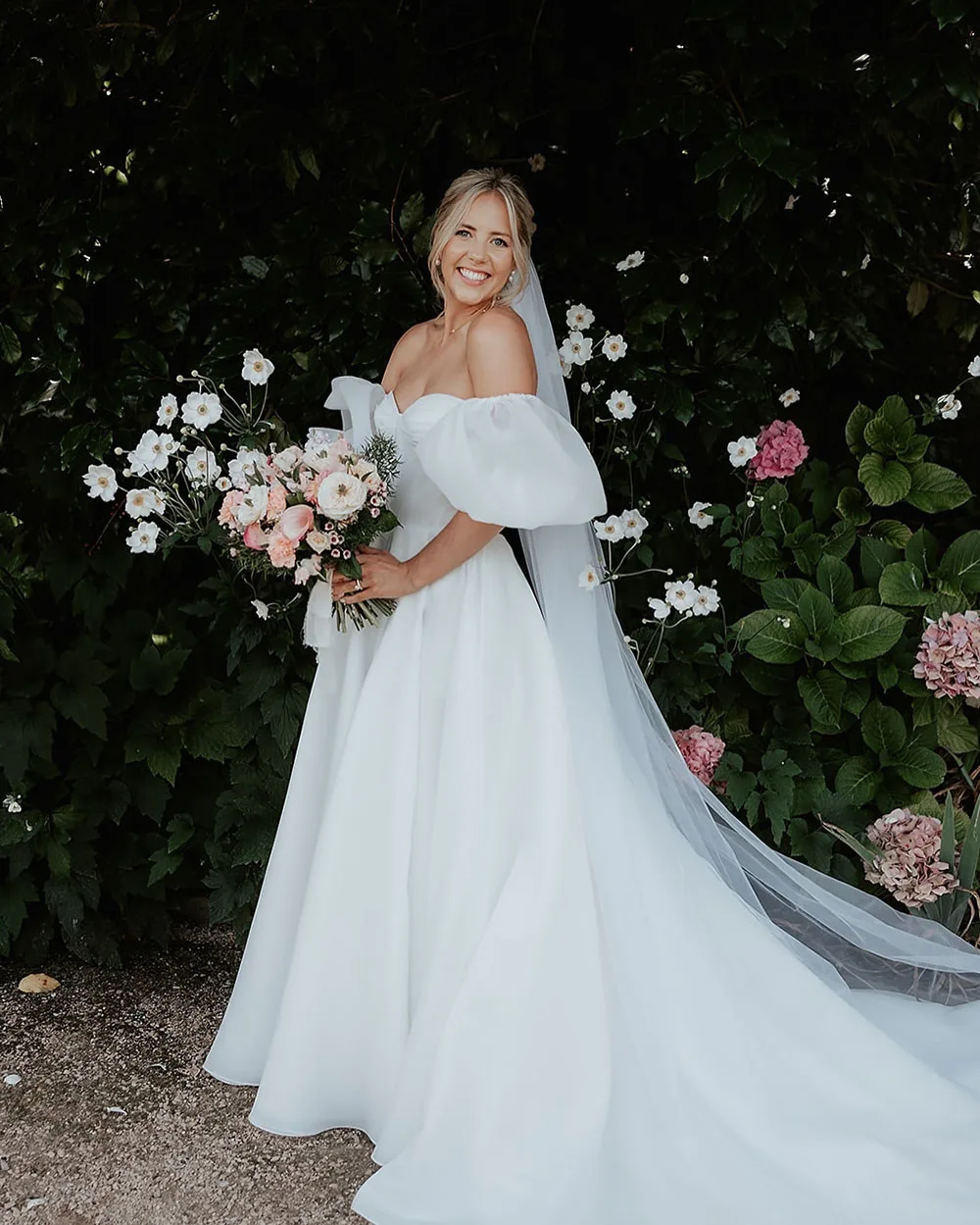 Customized Off-Shoulder Wedding Dress For Women Puff Sleeves Pleats A-Line Bridal Gown Elegant Backless Wedding Party Dress 5