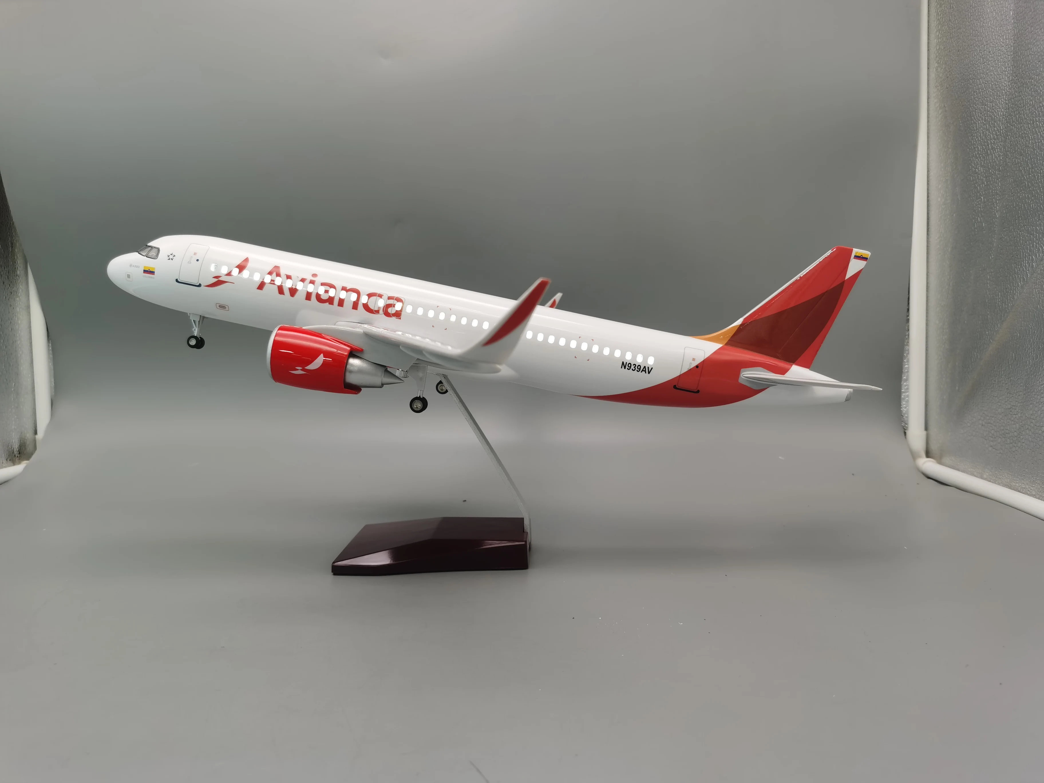 

Scale 1:135 47cm A330 Avianca Cargo Columbia Cargo Aircraft Model Ornament Diecast Airplanes Model Metal Plane Alloy Model