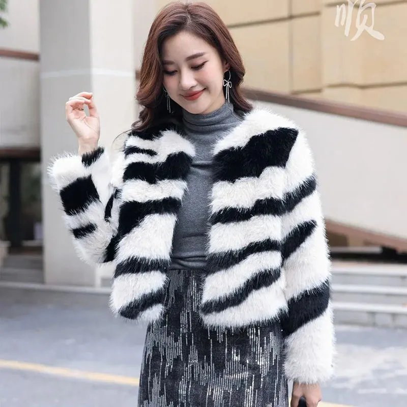 

Zebra Imitation Fur Fashion Coat New Short 2024 Autumn Winter Temperament Thick Mao Mao Fur Coat Warm And Elegant Women Jacket