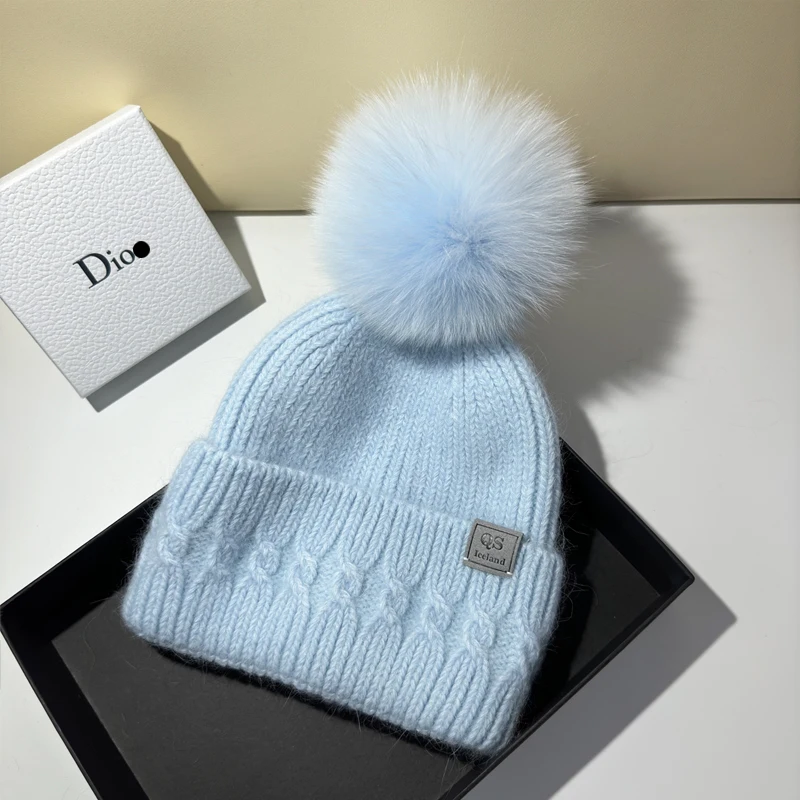 Iceland high-end real fox fur ball rabbit plush knitted hat star style woolen hat for women warm and trendy in autumn and winter 5