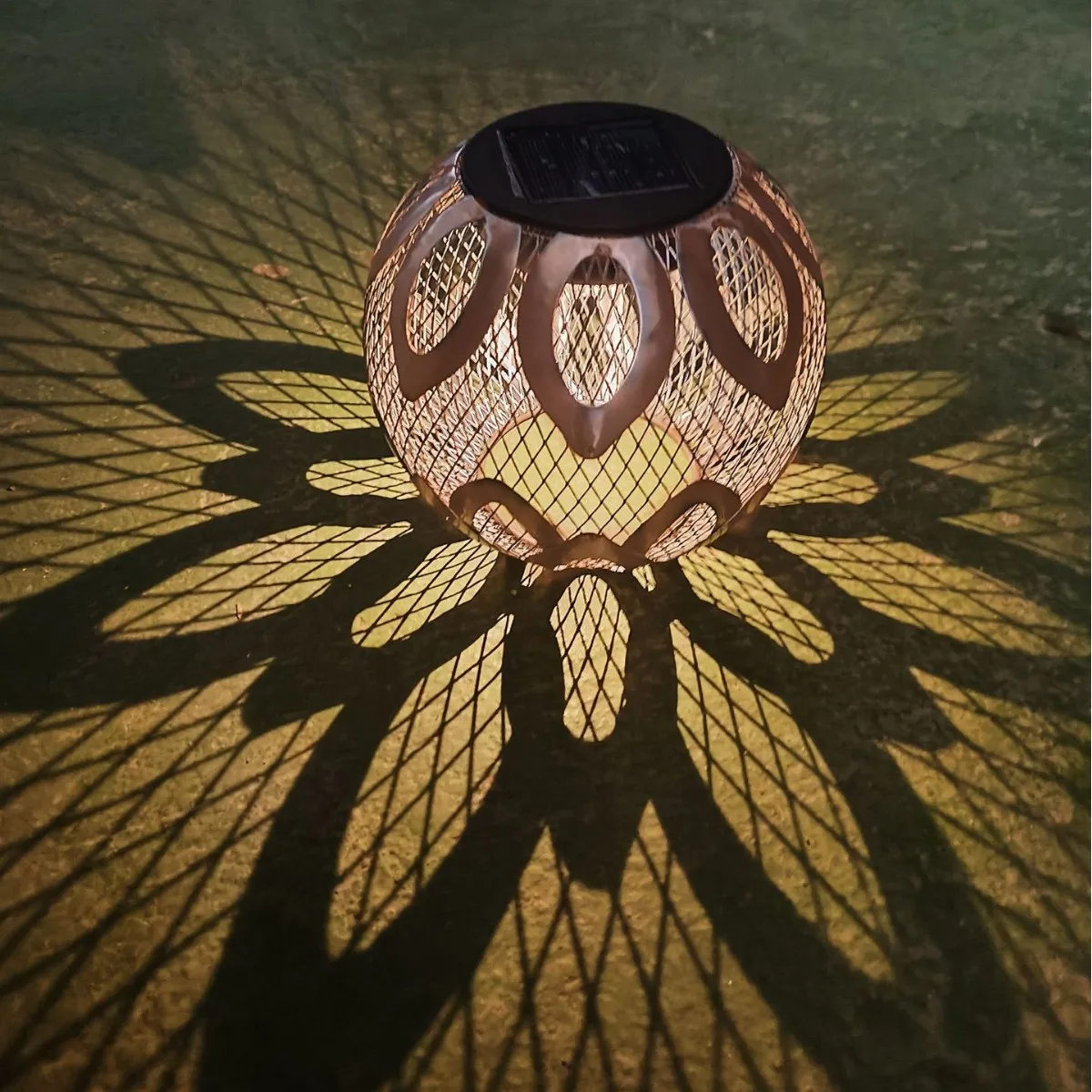 Iron Lotus Solar-Powered Waterproof Outdoor Decorative Lamp for Gardens and Courtyards