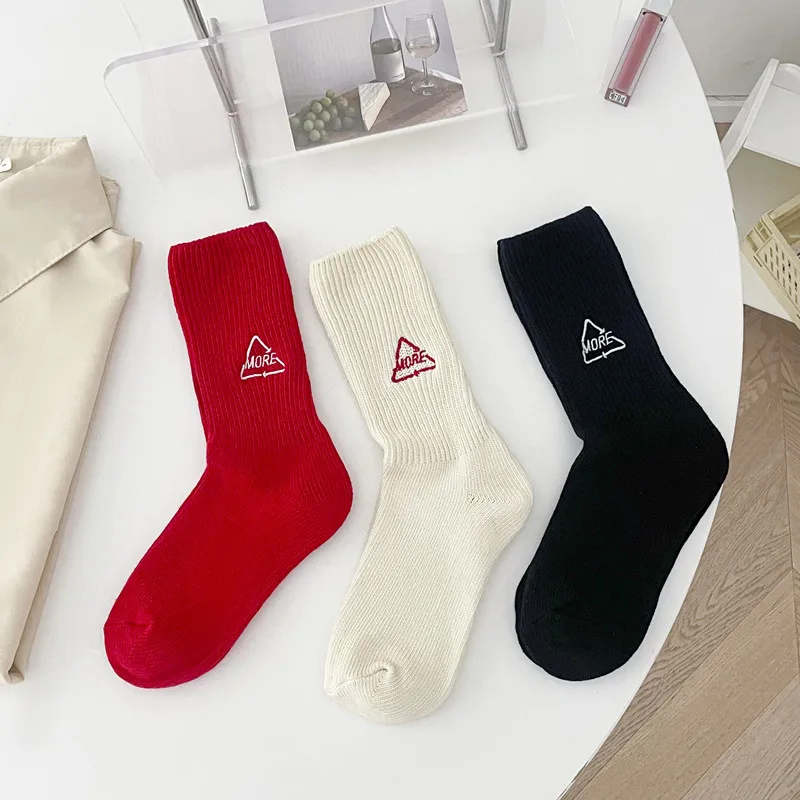 

Japanese Cotton Mid Tube Socks Autumn Winter Embroidery Letter Hip Hop Breathable Skateboard Socks Soft Long Socks To Woman Men