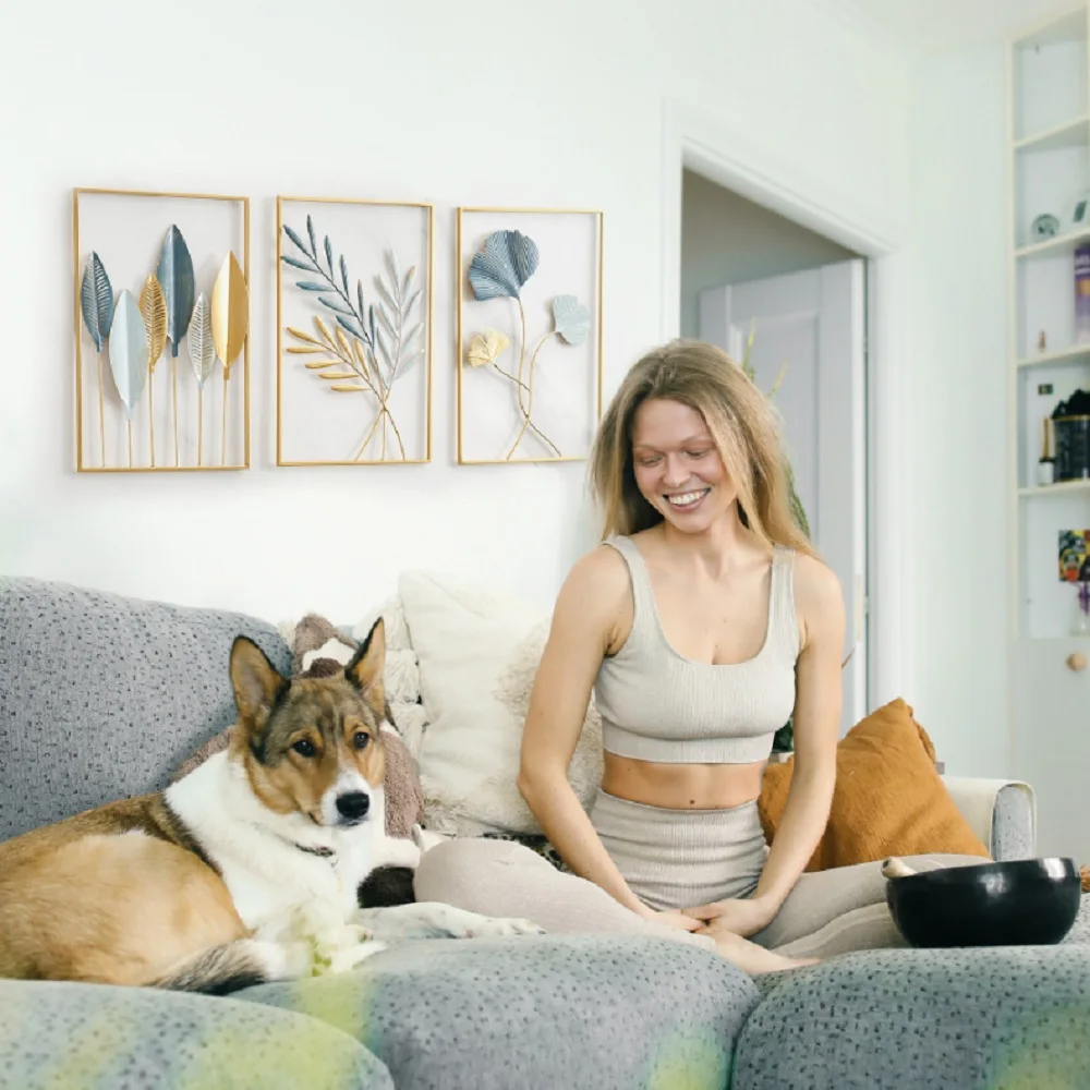 Luxury gold ginkgo leaf metal wall art for modern living room decoration.