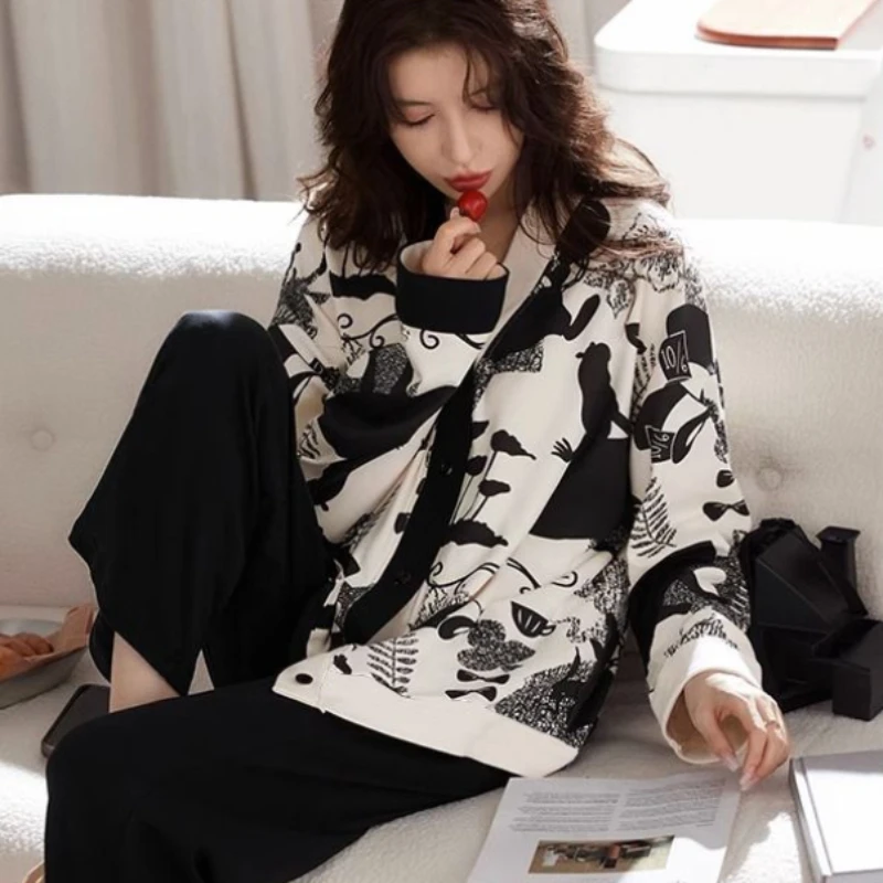 Рисунок 5 - Весенние и осенние модели элегантных женских пижам