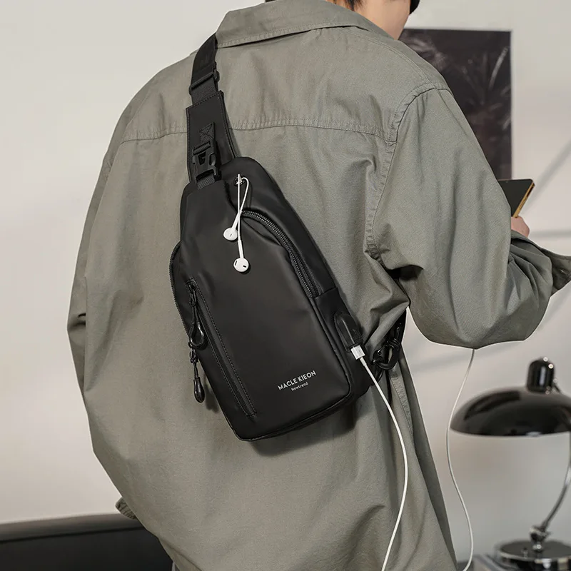

2022 new casual fashion chest bag Korean version waterproof wear-resistant men's bag small backpack satchel business small bag