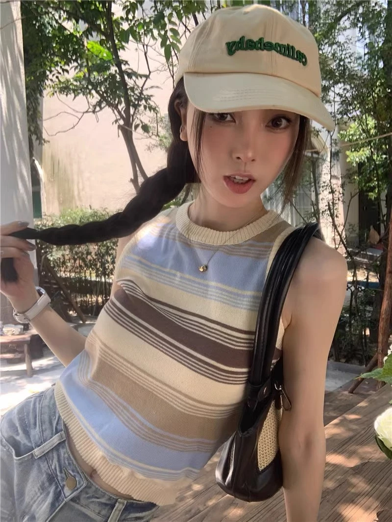 

Clashing spaghetti stripes sleeveless knit sweater girls student sports vest top round neck pullover camisole small shirt