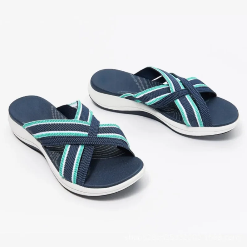 

슬리퍼 Large Platform Slope Heel Slippers Women 2023 Summer New Flat Bottom Beach ShoeCasual Women Shoe Soft Sole Sandal Flip Flops