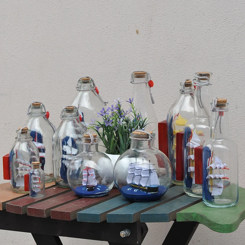 地中海スタイルの海賊船の小さなガラスの帆船のボトルコルクの願いの