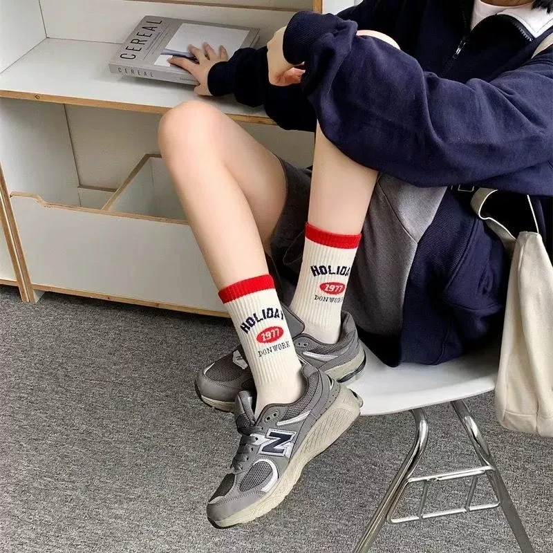 3 Paar/Pack Damen-Sportsocken mit Buchstaben, niedliche einfache Socken, japanische Sport- und Freizeitmode-Socken, Crew-Skateboard-Socken – Detail 10