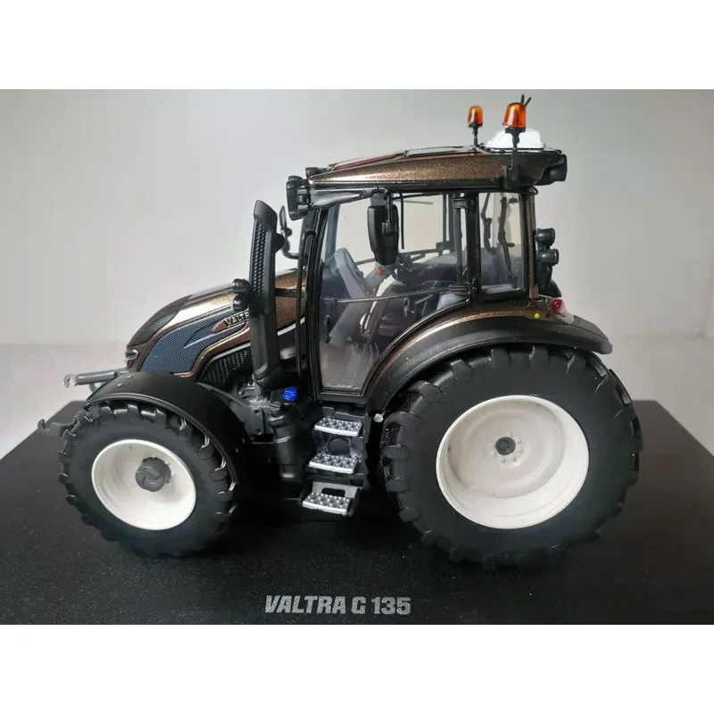 UH6440 - VALTRA G135 Unlimited Noir mat - Universal Hobbies (UH) - 1/32 UH6440 - VALTRA G135 Unlimited Noir mat - Universal Hobbies (UH) - 1/32