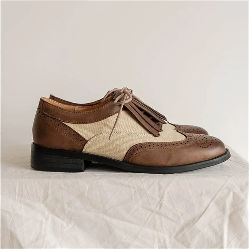 

The new British casual Debbie Block carved soft leather women's shoes are made of selected leather and feature a classic silhoue