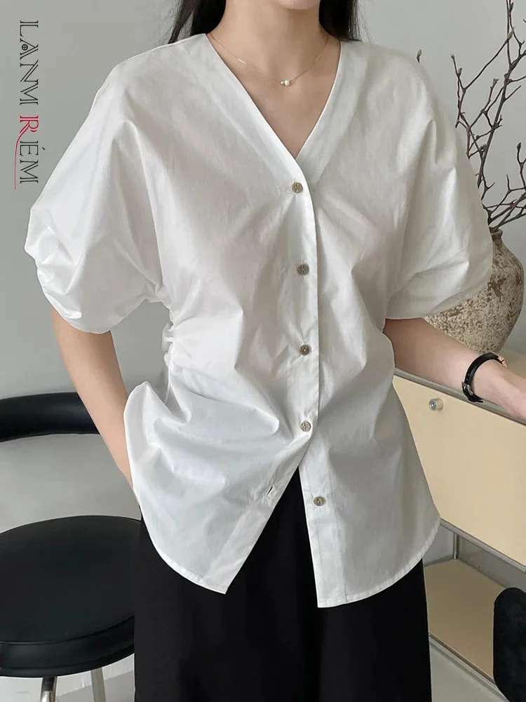 

[LANMREM] Minimalism Pleasted Gathered Waist Short Sleeve Shirts Women V Neck Single Breasted Blouses 2024 Summer New 26D9241