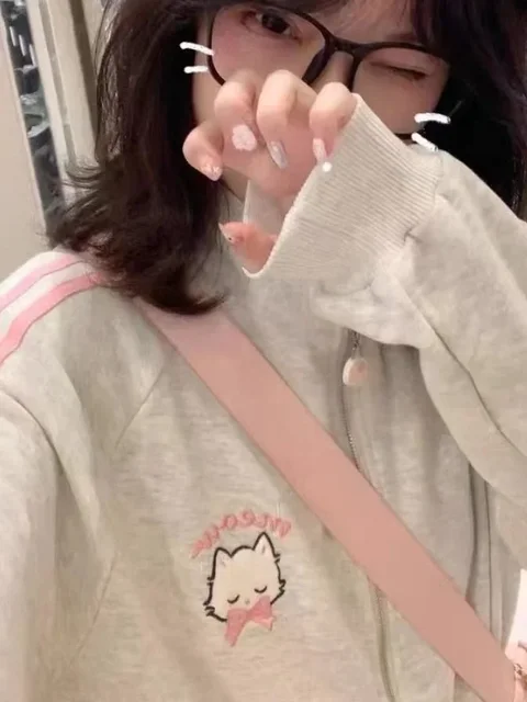 귀여움과 편안함이 어우러진 HOUZHOU 지퍼 후디