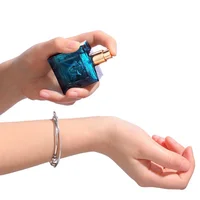 Eau de Parfum en spray pour hommes et femmes 30 ml, parfum longue durée, senteur rafraîchissante pour un usage quotidien, tenue décontractée et idéal pour offrir 6