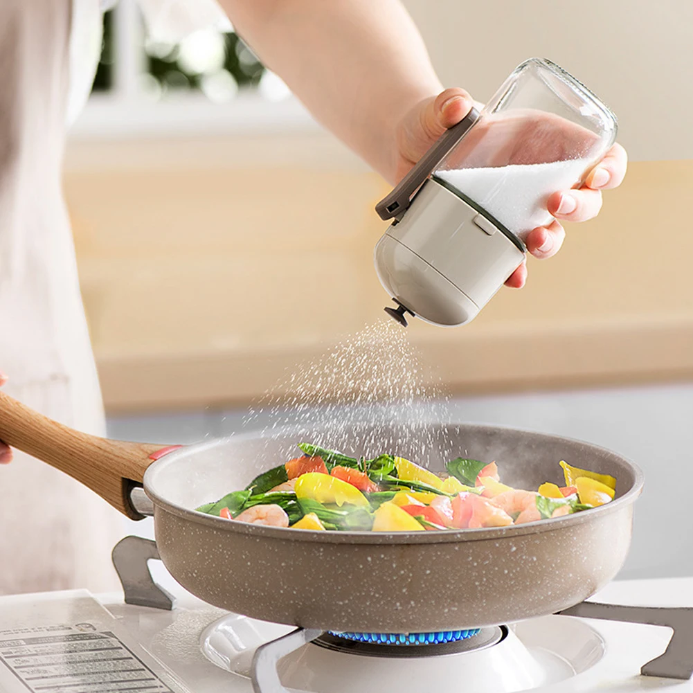 Seasoning Box Salt Shaker Stoppers Quantitative Salt Shaker Glass Seasoning Bottle Dispenser Leakproof Sealing Spice Containers Kitchen Organizer 180ml/250ml