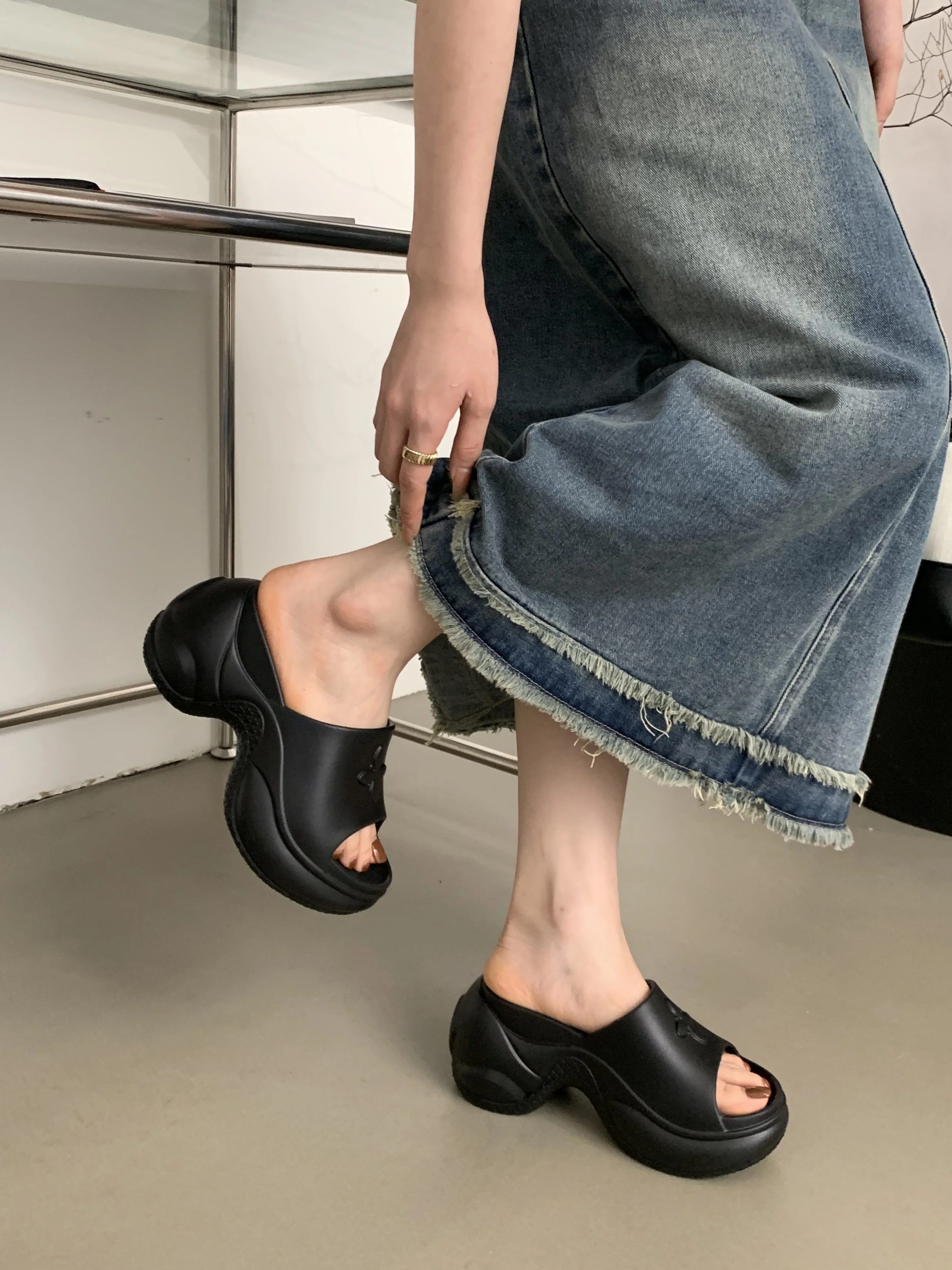 

Thick Sole Wedges Slip On Ladies Outdoor Slippers Summer Platform Sandals Woman Non-slip Beach Slippers Girls Outdoor Slides