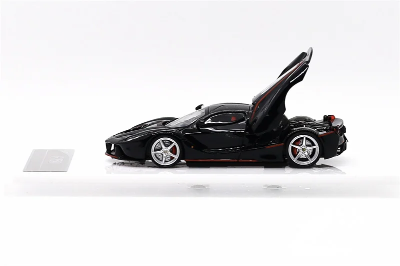 PreSale] Street Buster 1:64 LaFerrar (F150) Red Coupe Aperta Red