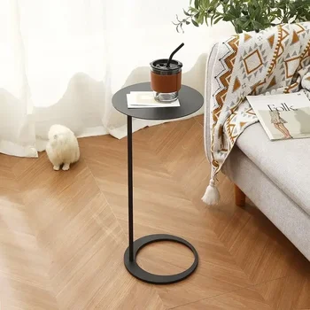 북유럽 소형 거실 소파 레트로 소형 코너 라운드 테이블, 크리에이티브 침대 옆 커피 테이블, 미니멀리스트 다리미 아트 홈 가구