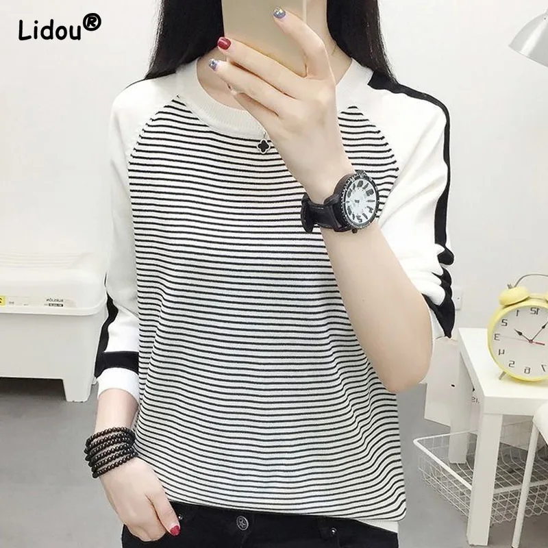 Camicia rossa doppia riga in popeline collo arrotondato collo a contrasto