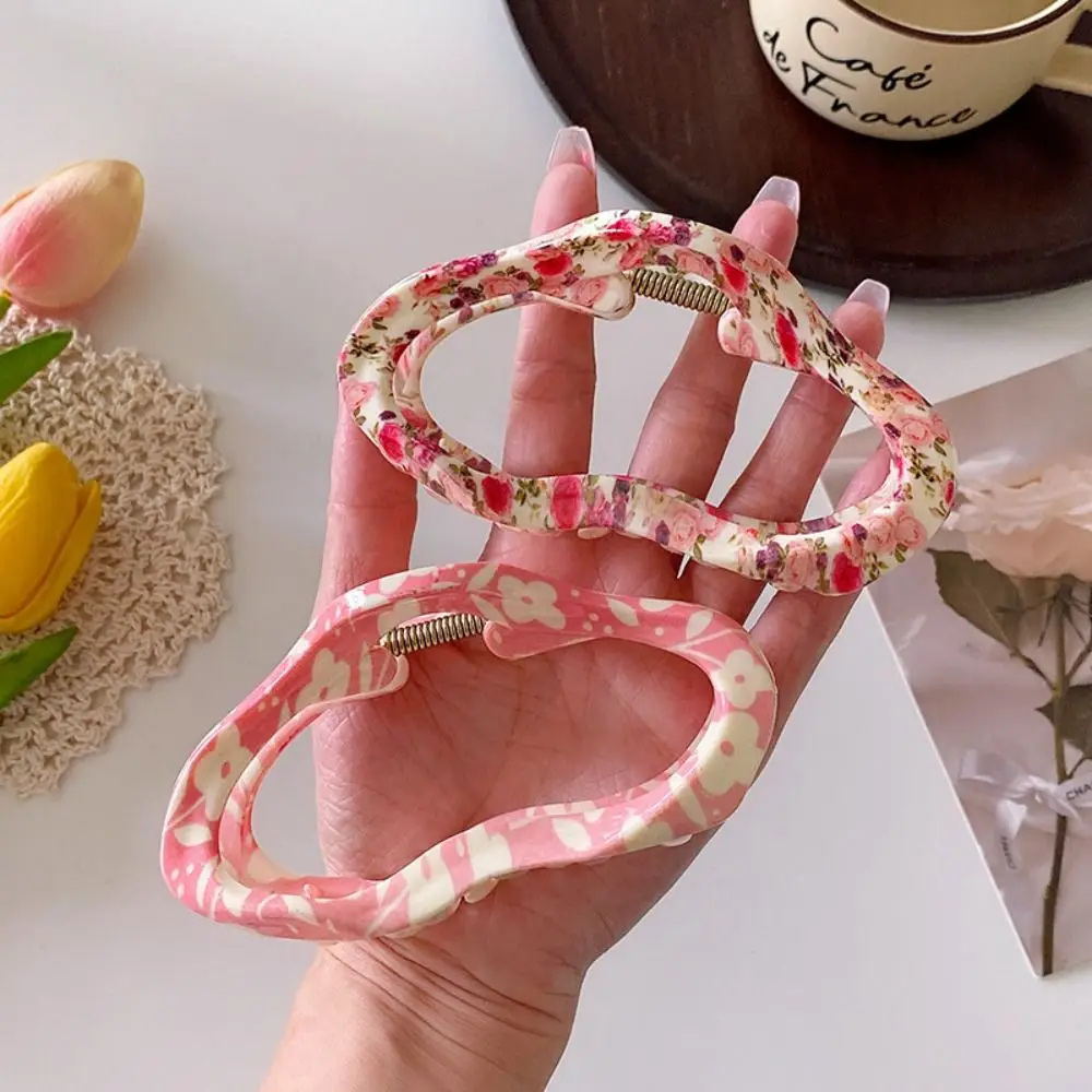 

Acrylic Cloud Shape Hair Claw Sweet Korean Style Hollow Hollow Claw Clip Hair Accessories Geometric Geometric Shark Clip Daily