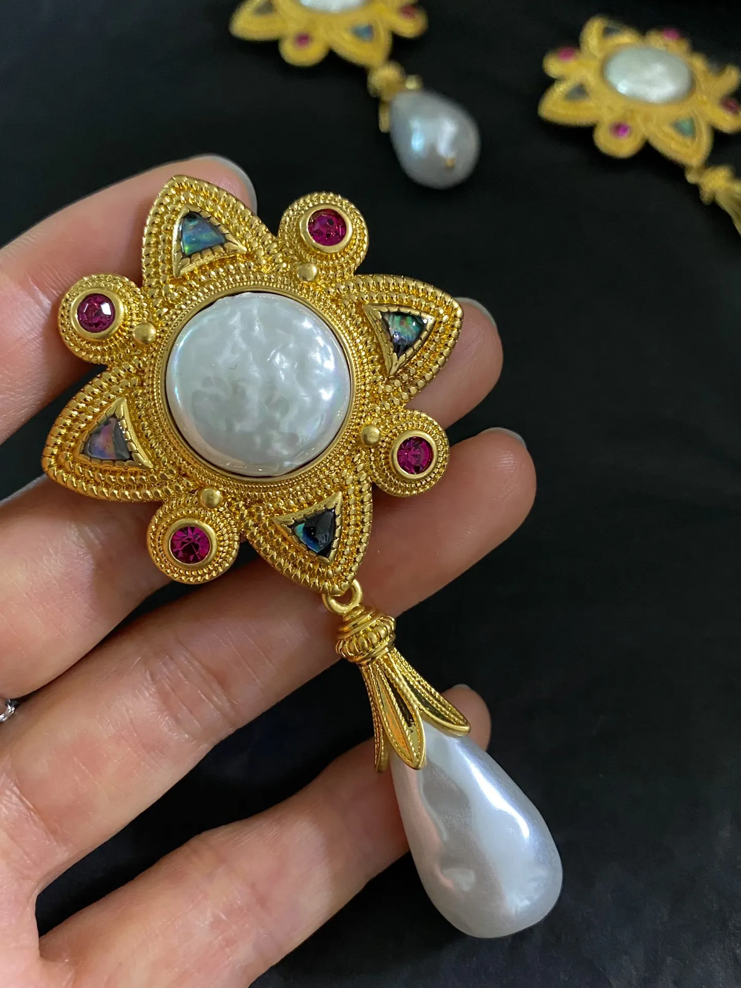 

Medieval series natural pearl color shell flowers ancient palace style brooch