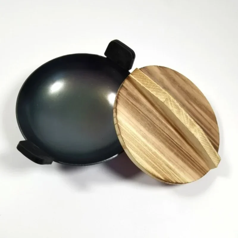 

Mini Retro Cooking Wok with Wooden Lid 10.5cm Wok for Miniature Kitchen