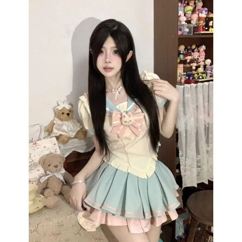 

Женский комплект из двух предметов: топ с оборками и рукавами-фонариками и плиссированная юбка с высокой талией