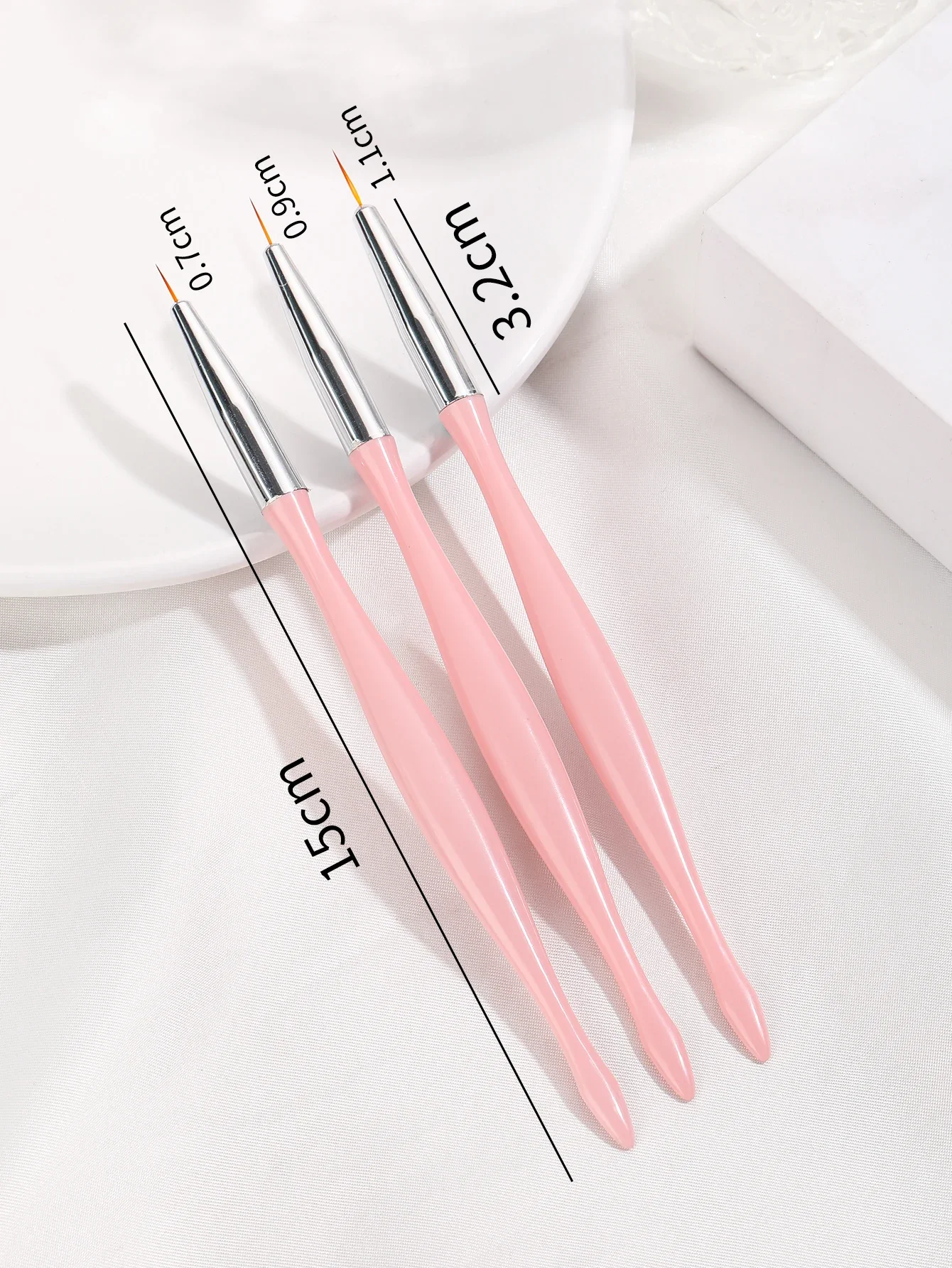 Рисунок 5 - кисточки для нанесения акрилового