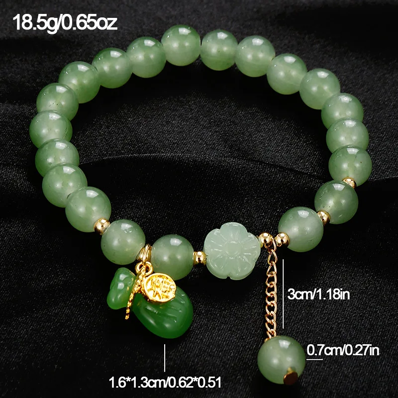 7-teiliges Set „Everyday Sweet Butterfly“-Armbänder – grüne Glasperlen mit zarten Anhängern für einen mühelosen, femininen Stil. – Detail 3
