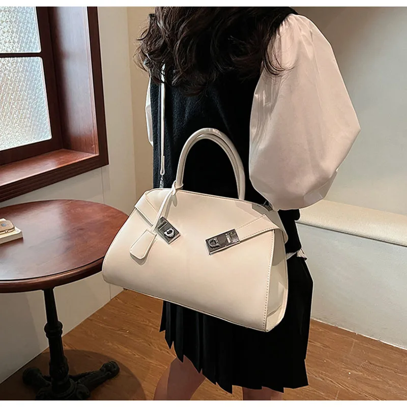Fashion Large Capacity Women Handbags Designer Chic Lock Shoulder Bags Luxury Pu Leather Crossbody Bag Trend Commuter Bag