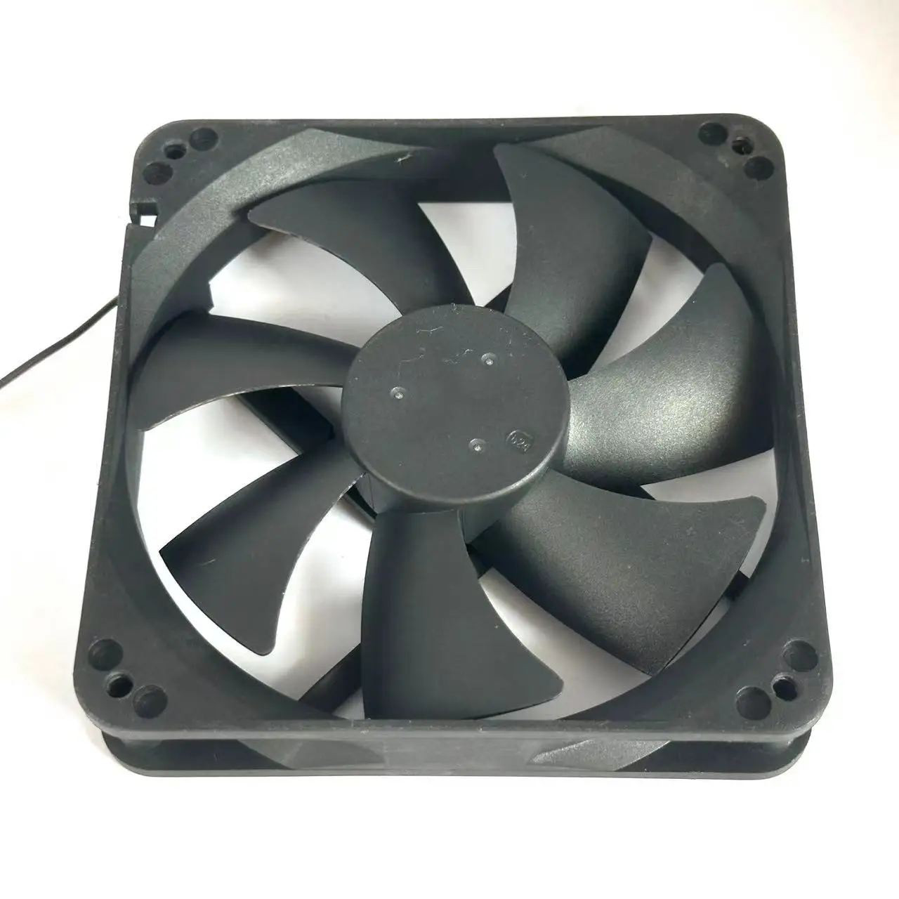 Ventilador de Refrigeração do Servidor Y.l Fios D12bm12 dc 12v 0.3a 120x120x25 mm - Imagem 4